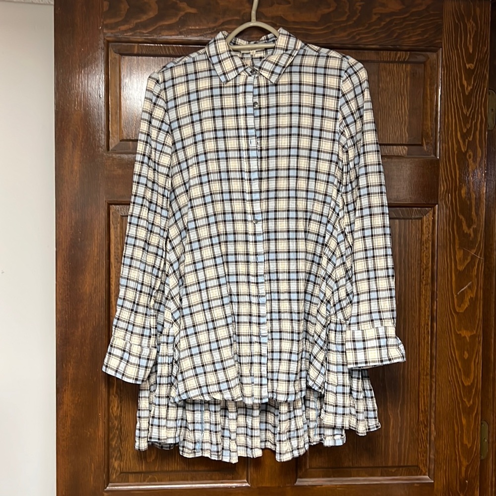 Easel brand long sleeve button down.